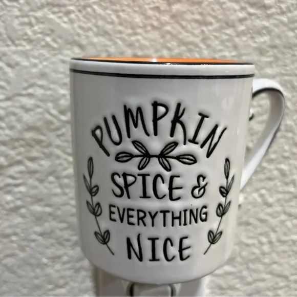 Scentsy pumpkin spice and everything nice warmer - Picture 3 of 5